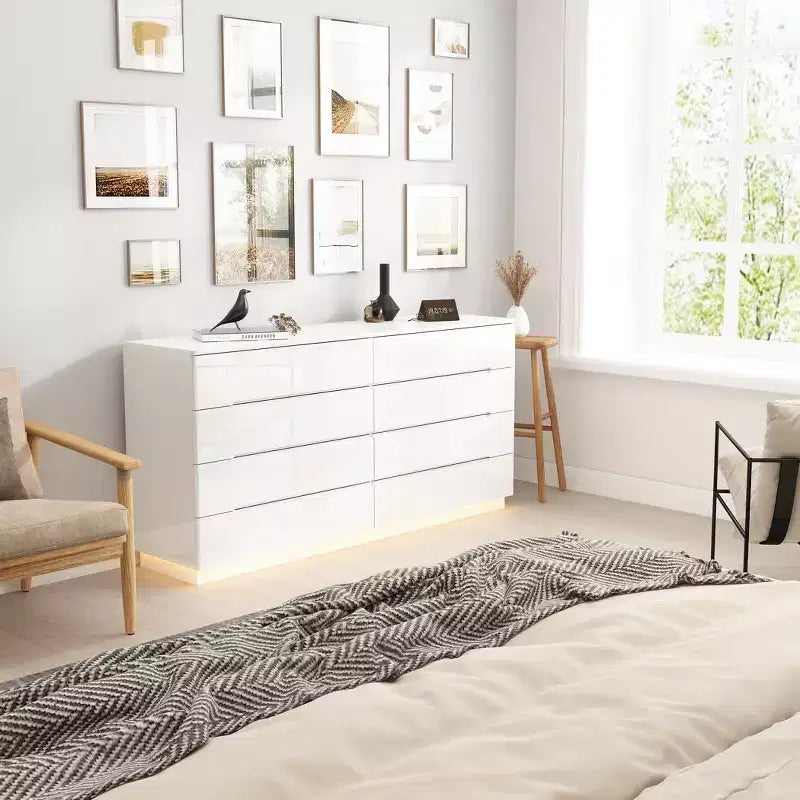 Commode 8 tiroirs avec éclairage intégré, finition brillante, style moderne