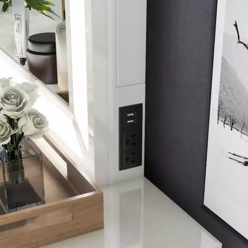 Miroir contemporain avec éclairage LED et prise USB, blanc lumineux